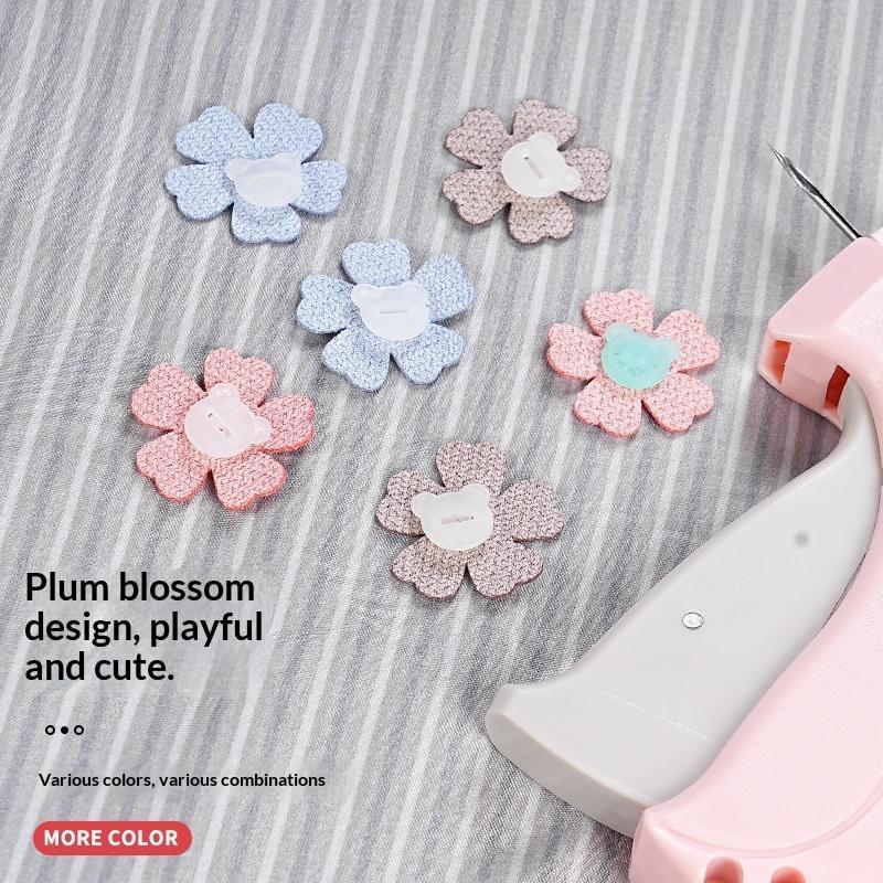 Sewing Label - เครื่องมือเย็บผ้าแบบพกพาขนาดเล็กใหม่ สำหรับซ่อมแซมเสื้อผ้าอย่างรวดเร็ว อุปกรณ์ DIY สำหรับติดป้ายและยึดผ้า ช่วยให้ซ่อมแซมเสื้อผ้าได้ง่าย