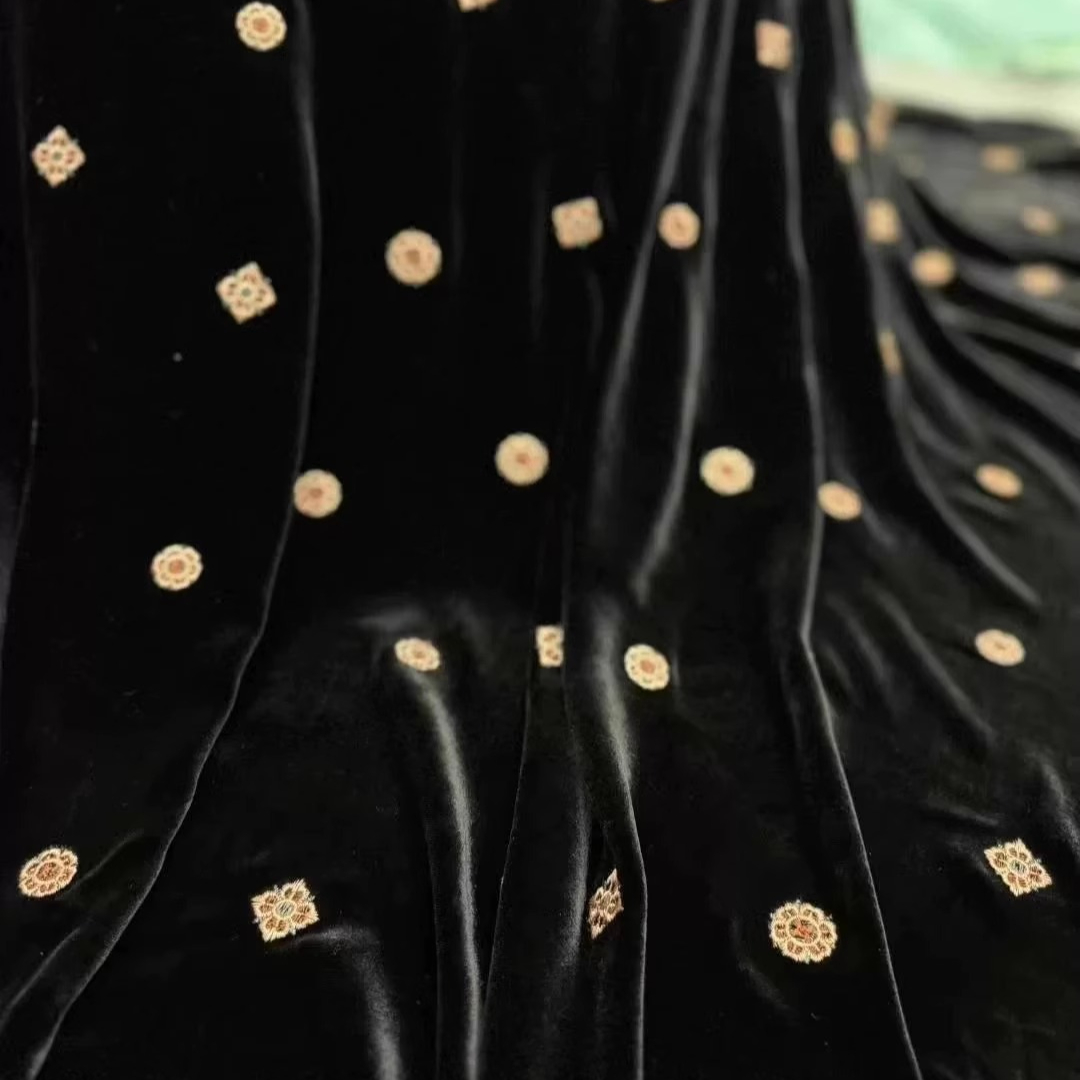 ผ้ากำมะหยี่ไหมปักลายสีดำเขียว  - Sewing Embroidery Fabric บทวิจารณ์และราคา