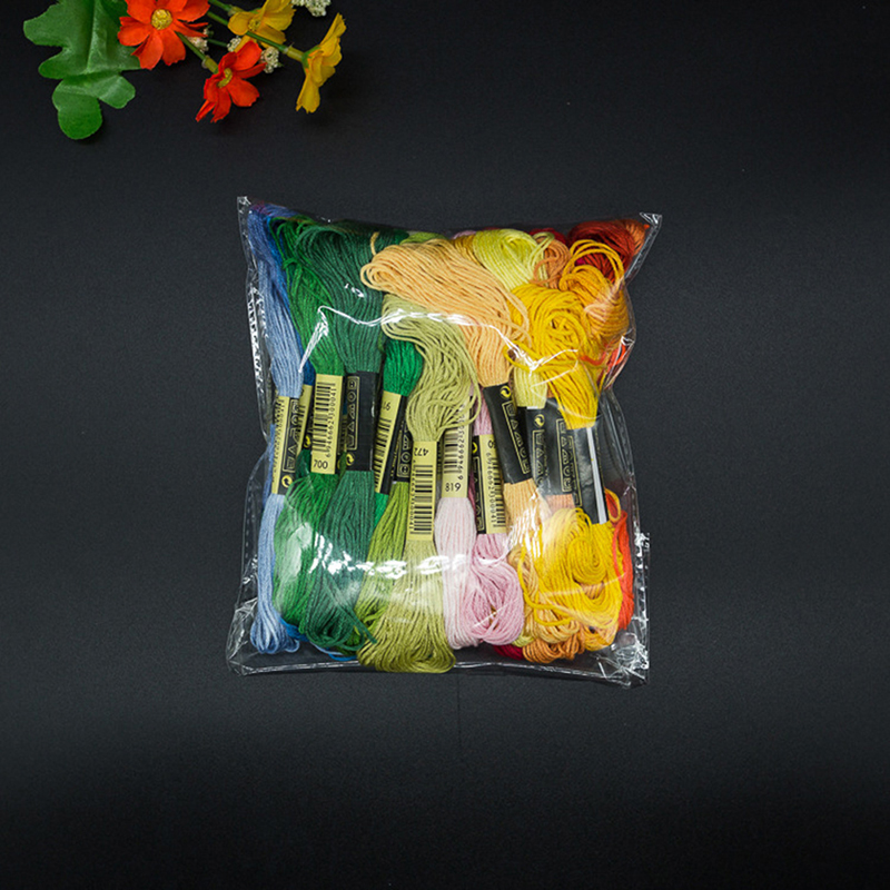 ชุดไหมปักผ้าฝ้ายหลากสี C 24/10 - Sewing Necessities บทวิจารณ์และราคา